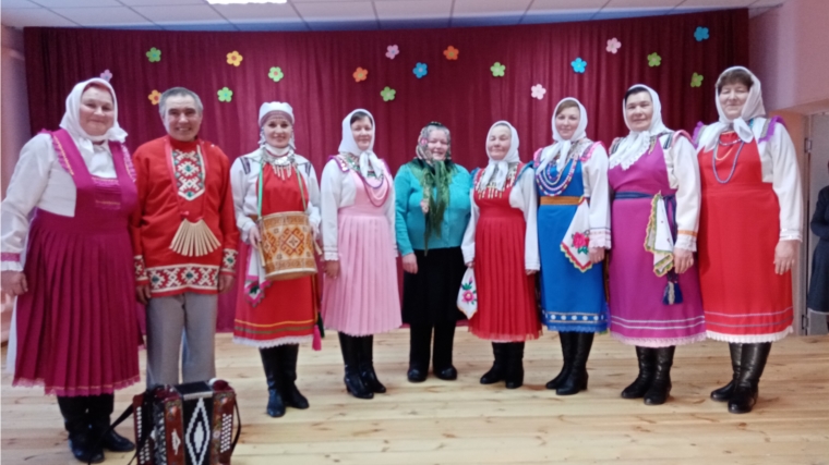28 февраля в Большекарачкинском сельском клубе состоялся концерт народного фольклорного ансамбля «Таванлах»