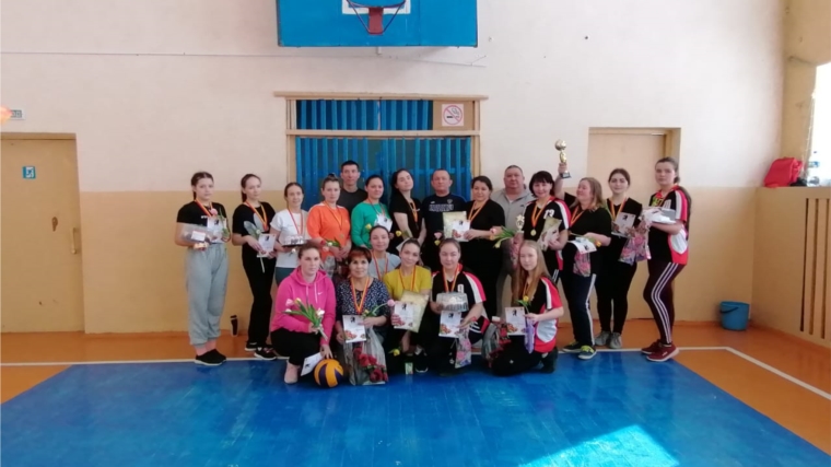 Прошел турнир по волейболу среди женских команд на кубок главы Айбечского сельского поселения