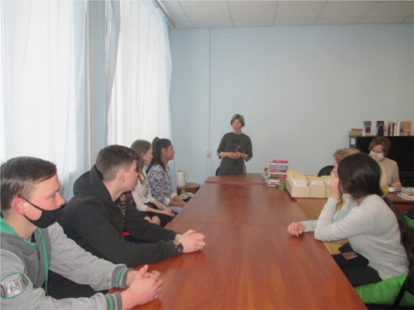 «Поэт в библиотеке» - встреча студентов Ядринского агротехникума с поэтессой Мазюковой Натальей Витальевной