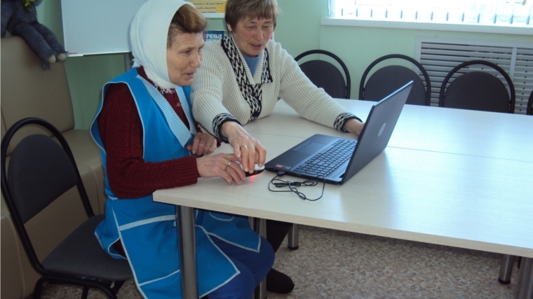 За компьютерной грамотностью в Ярославскую сельскую библиотеку