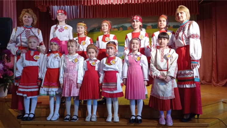 Праздник «Пĕчĕк Илемпи» в честь дня чувашского языка.