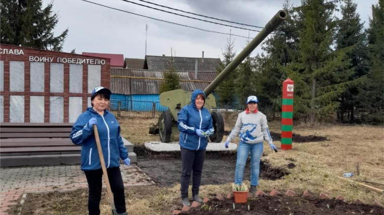 Работники администрации Торханского сельского поселения и Торханской сельской библиотеки присоединились к Всероссийскому экологическому субботнику