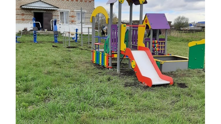 Создание и благоустройство детской площадки в деревне Ишмурзино-Суринск