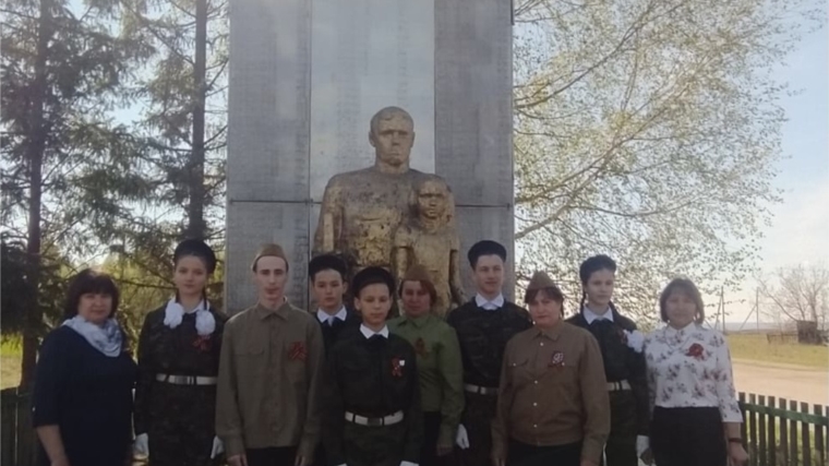 В Караевском сельском поселении состоялось возложение цветов к памятникам павшим героям во время Великой Отечественной войны 1941-1945 годов