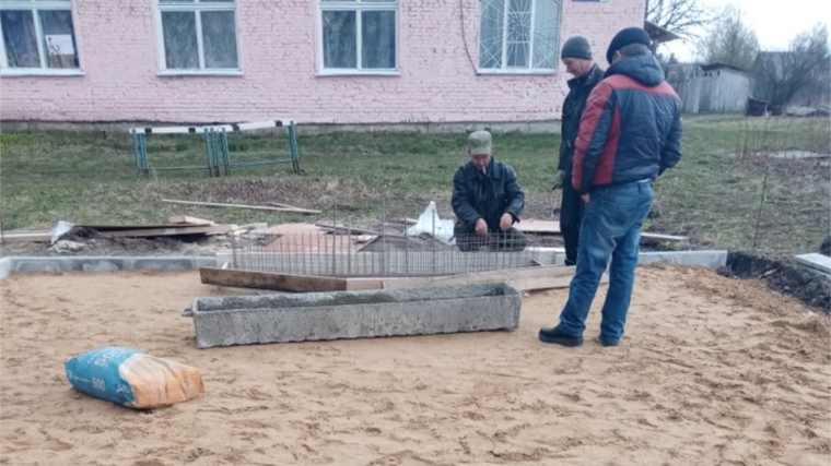 Начались работы по установке нового памятника в поселке Саланчик