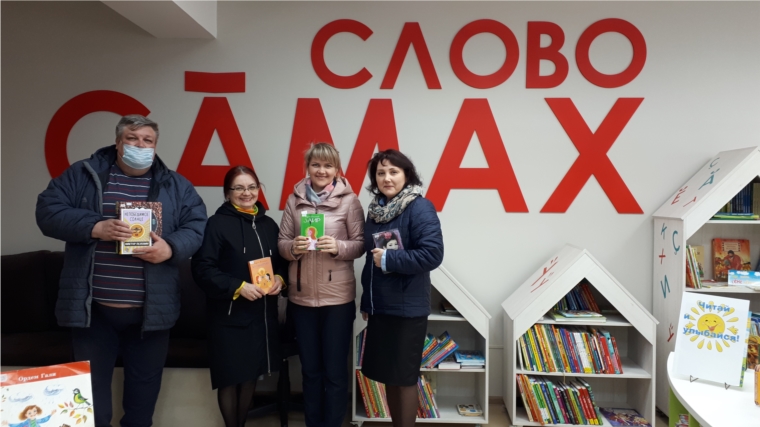 Учителя МБОУ «СОШ №6» посетили с ознакомительной экскурсией обновленную Торханскую сельскую библиотеку