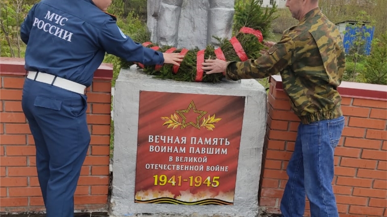 В Асхвинском сельском поселении прошли торжественные церемонии возложения цветов, венков к памятникам «Погибшим воинам в ВОВ»