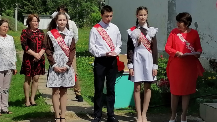 Прозвучал последний звонок для девятиклассников в МБОУ "Караевская ООШ"