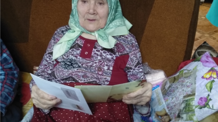 С 90-летним юбилеем поздравили жительницу д. Синьял-Яуши Владимирову Александру Афанасьевну