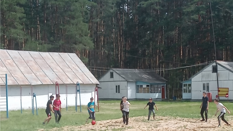 В лагере состоялся футбольный матч «Знай наших!»