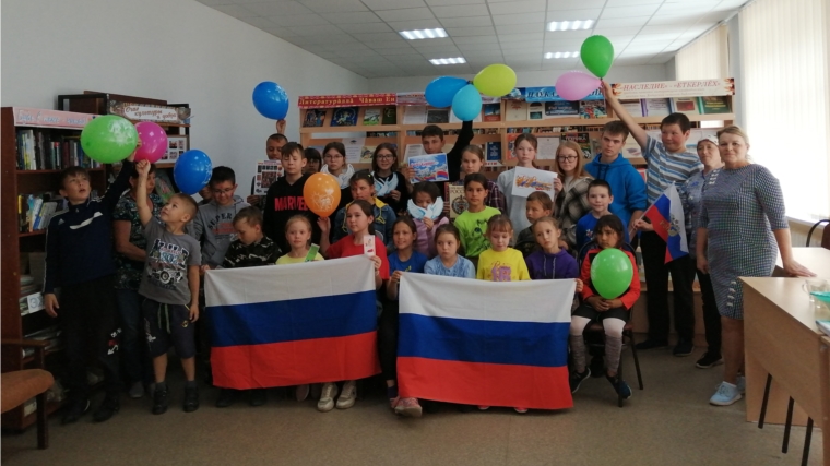 Познавательно-игровая программа "Моя Россия" для детей в Ходарской сельской библиотеке ко Дню России