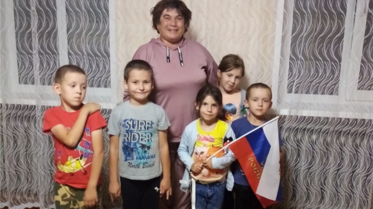 Работники Ишпарайкинского сельского клуба провели викторину «Флаг России».