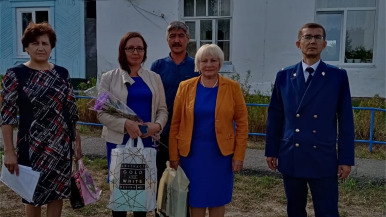 Глава Магаринского сельского поселения Людмила Егорова поздравила учеников с началом учебного года