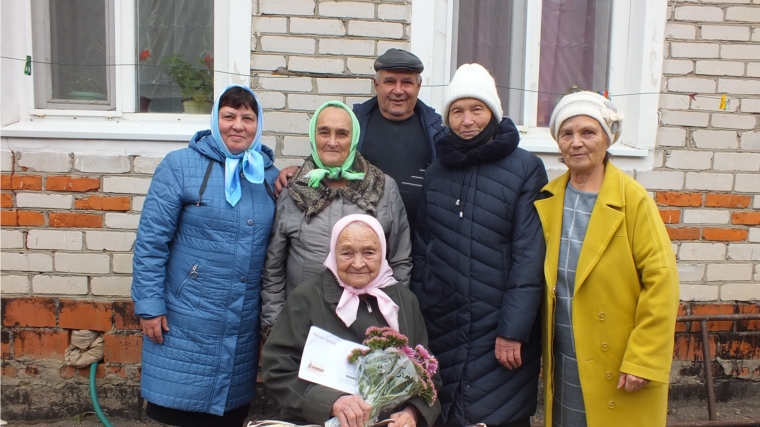95-летний юбилей отметила жительница села Большие Яльчики, труженик тыла, ветеран труда Немцева Лидия Харитоновна