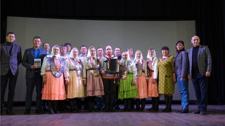 В Ядрине состоялась премьера фильма «Юрă – чун уççи», посвященный 35-летию народного фольклорного ансамбля «Сăр Ен»