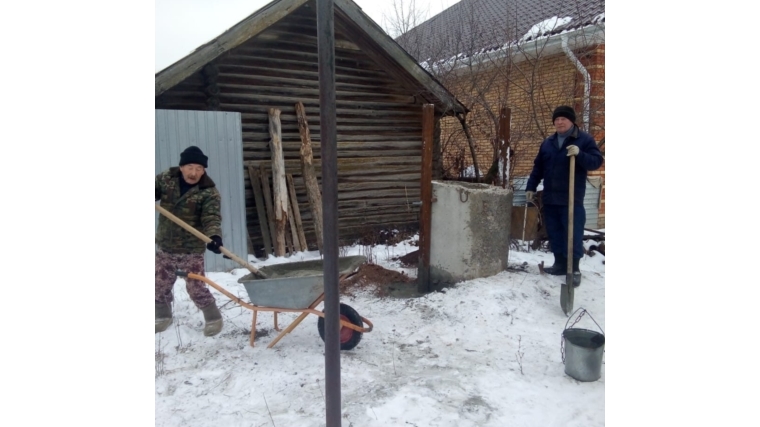 В минувшие дни в селе Мусирмы на улице Щорса провели ремонтные работы по замене конструкции для забора воды