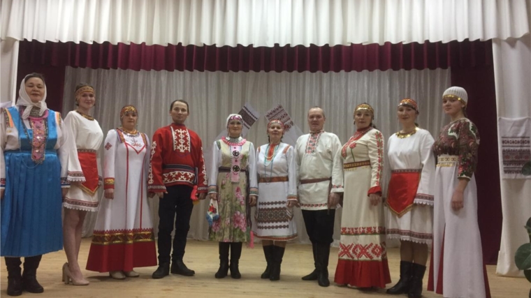 Малотуванский сельский клуб присоединился к акции «Фото в чувашской национальной одежде»