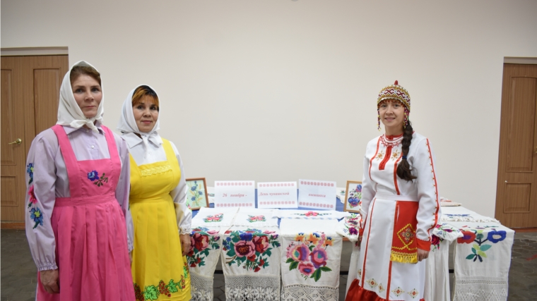 В Айбечском СДК оформлена выставка «Узоры чувашской вышивки»