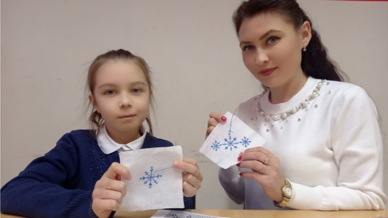 В Новочурашевском ЦСДК прошел мастер-класс «Раз снежинка, два снежинка…»