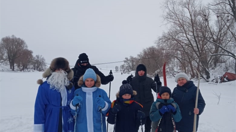 Лыжная прогулка в рамках Декады спорта и здоровья с работниками Большетаябинского СДК