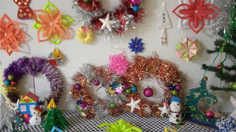 В Ишпарайкинском сельском клубе прошел детский конкурс самодельных елочных игрушек "Новогодние чудеса"