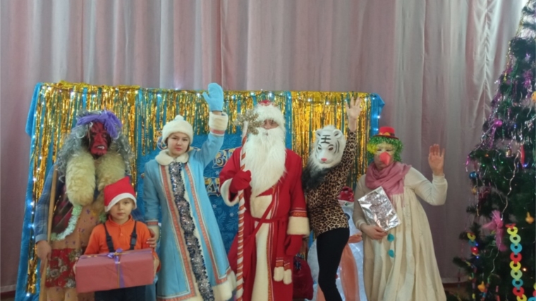 Театрализованное представление «Снеговик в стране новогодних сказок» в Кировском ЦСДК