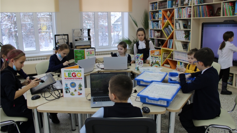 В детской библиотеке состоялось знакомство читателей с робототехникой
