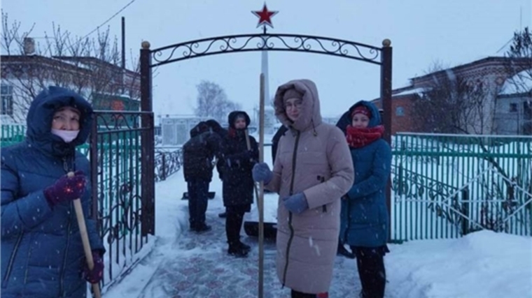 Волонтеры МБОУ «Байглычевская ООШ» провели акцию «Чистый памятник»