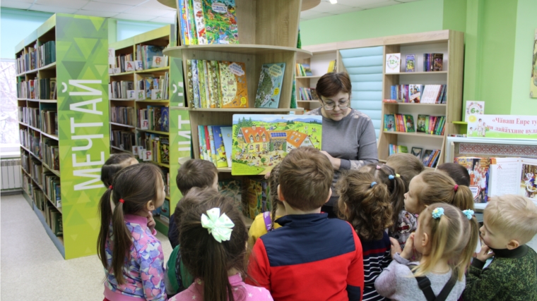 Обновленную детскую библиотеку посещают воспитанники ЦРР «Рябинка»