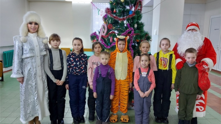 Карнавал-представление «Встреча с Дедом Морозом и Снегурочкой» в Малотаябинском СДК