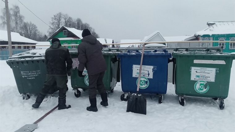 Контейнерные площадки для сбора ТКО на территории Шумерлинского сельского поселения расчищены от снега и наледи