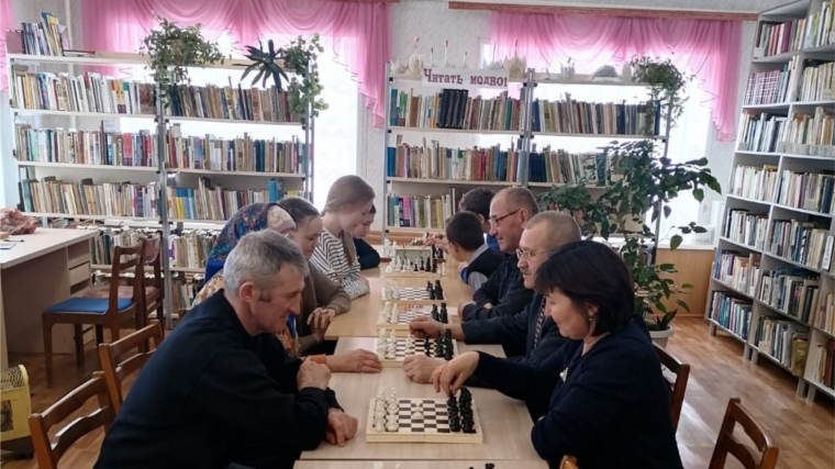 Шахматный" день в Ефремкасинкой сельской библиотеке в честь Международного женского дня