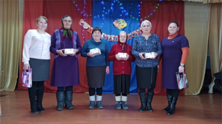 Работники культуры Полевосундырского СДК поздравили ветеранов сферы культуры с профессиональным праздником