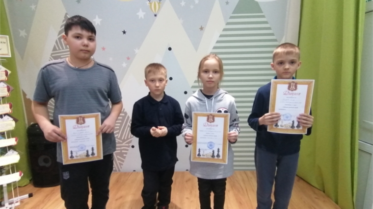 Команда МБОУ "Новочурашквская СОШ" в районном турнире по шахматам среди школ района заняла 3 место