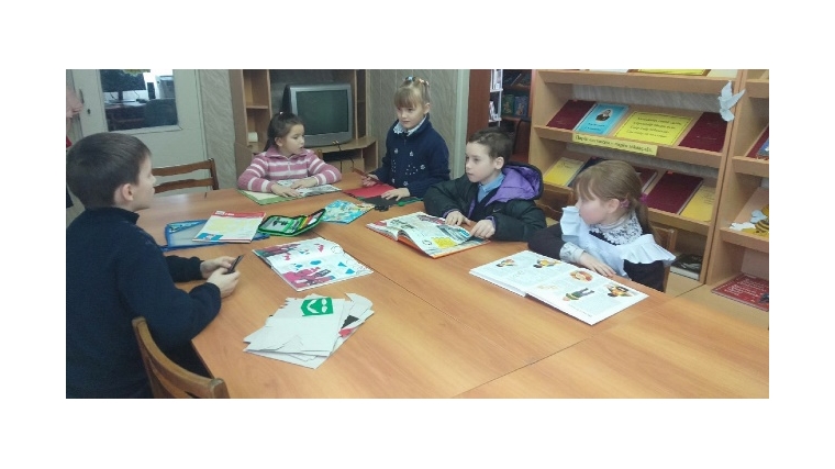 В Большевыльской сельской библиотеке ко Дню Земли провели творческую мастерскую «Мы все соседи по планете».