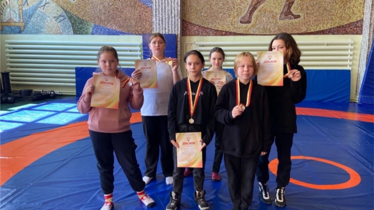 Спортсменки отделения дзюдо стали победителями и призёрами первенства Чувашии по вольной борьбе