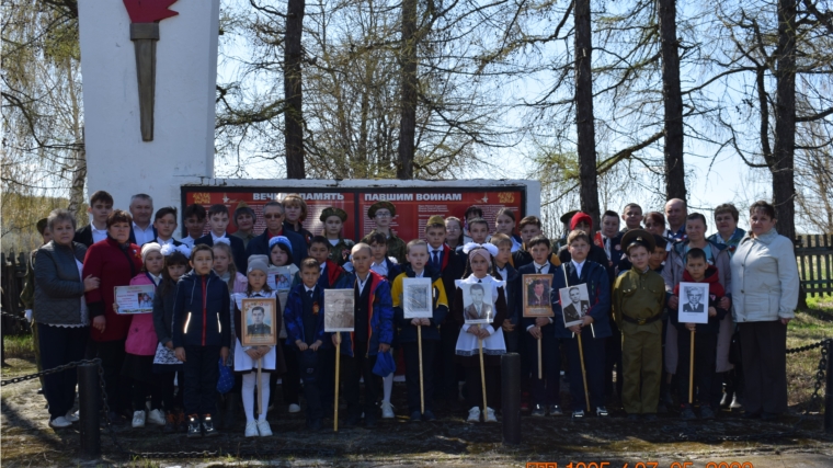Митинг в деревне Александровка «Весны рожденной в 45-ом, мир не забудет никогда».