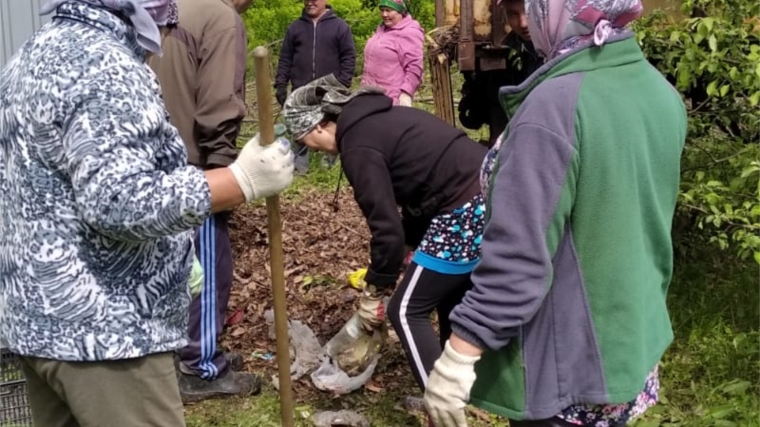 В деревне Шихабылово провели субботник на кладбище