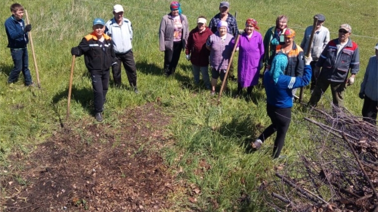В трех деревня Ойкас-Кибекского сельского поселения прошли субботники по очистке территорий кладбищ