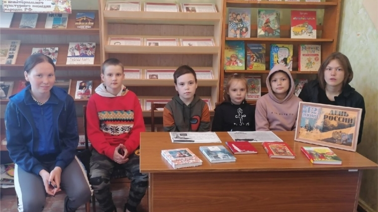 Ко Дню независимости России 09 июня в Крымзарайкинской сельской библиотеке провели поэтический час «Люблю тебя, моя Россия!»