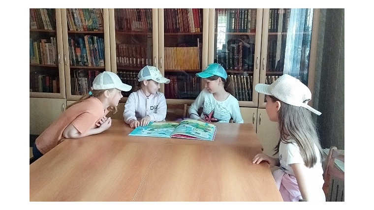 В Большевыльской сельской библиотеке прошли громкие чтения «Доброта объединяет».