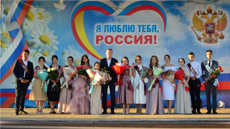 В Янтиковском районе состоялось торжественное чествование выпускников 2022 года - районный "Выпускной бал"