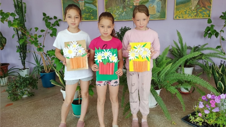 «Ромашковое настроение» - мастер-класс с детьми ко Дню семьи, любви и верности в Кшаушском ЦСДК