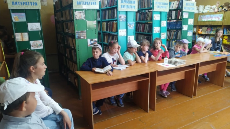 Мир русской сказки собрал юных читателей Питишевской библиотеки на фольклорную завалинку «Путешествие в страну сказок»