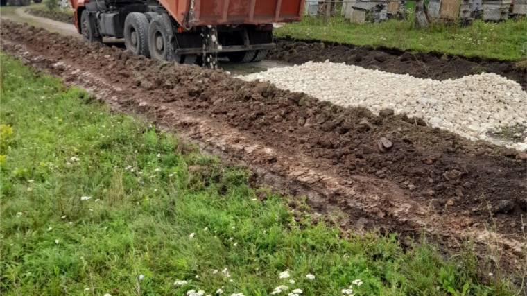 В деревнях Аранчеево и Белая Воложка начали ремонт грунтовых дорог