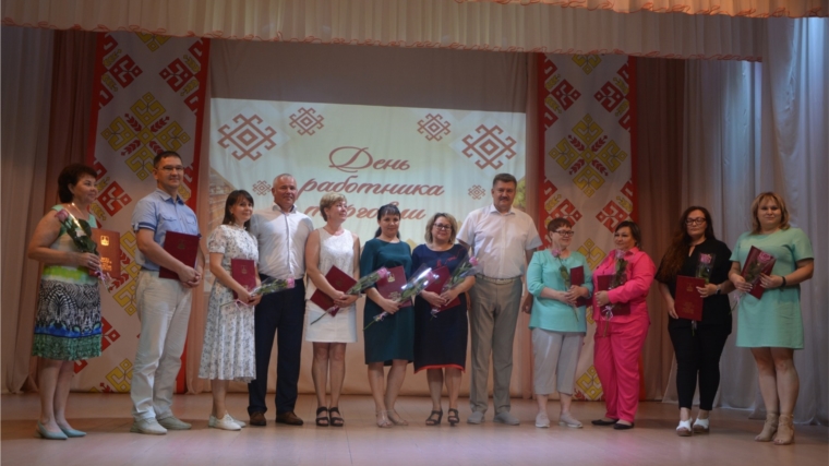 В Чебоксарском районе работников торговли поздравили с профессиональным праздником