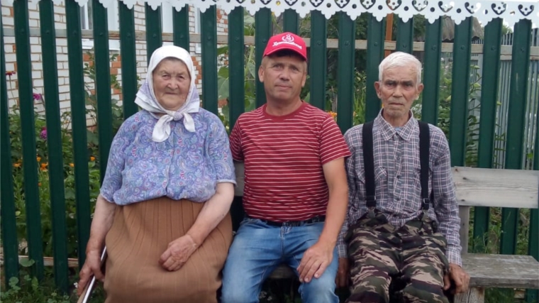 В деревне Челкасы поздравили пары- долгожителей