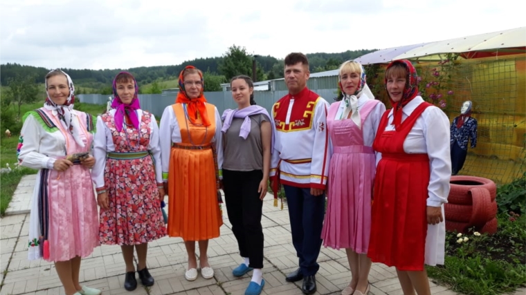 Фольклорный коллектив "Таваш Ен" выступил на концерте, посвящённому Дню деревни Нижние Карачуры