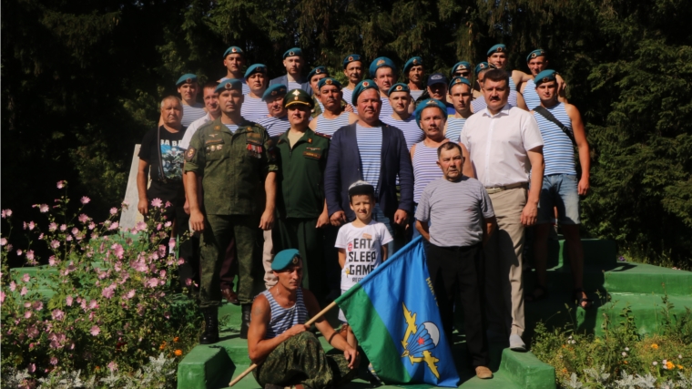 В день Воздушно-десантных войск состоялось возложение цветов к памятнику Неизвестного солдату