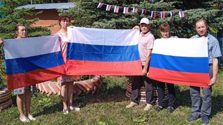 Флешмоб ко Дню государственного флага России